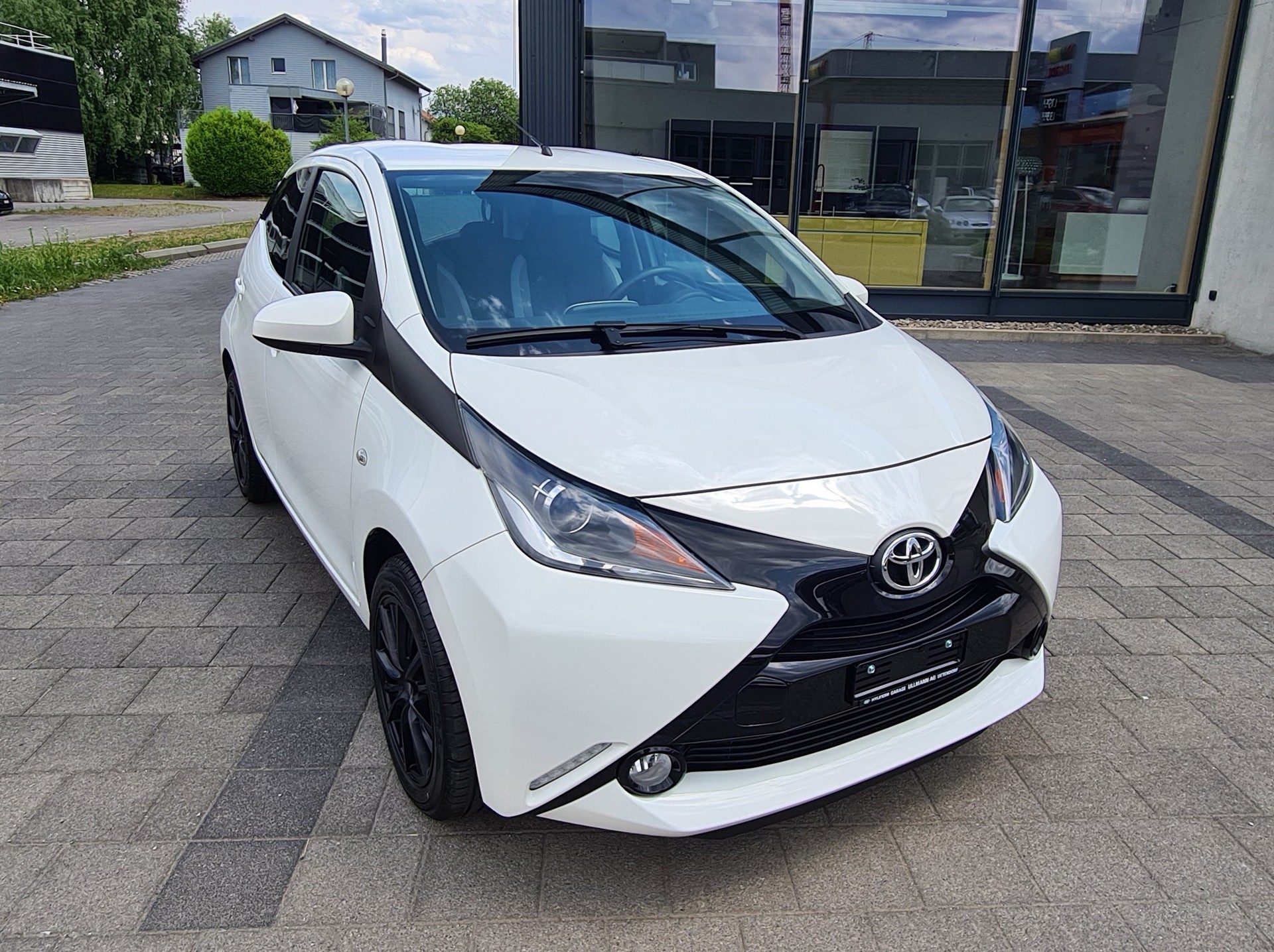 TOYOTA Aygo 1.0 VVT-i x-play-image-1
