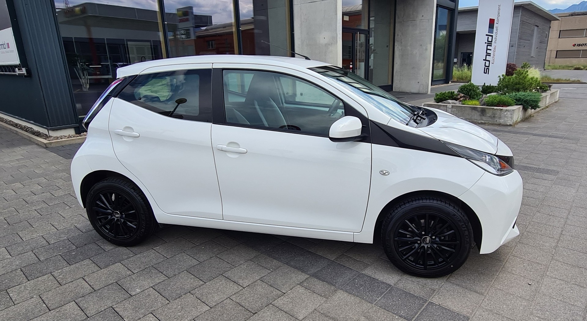 TOYOTA Aygo 1.0 VVT-i x-play-image-2
