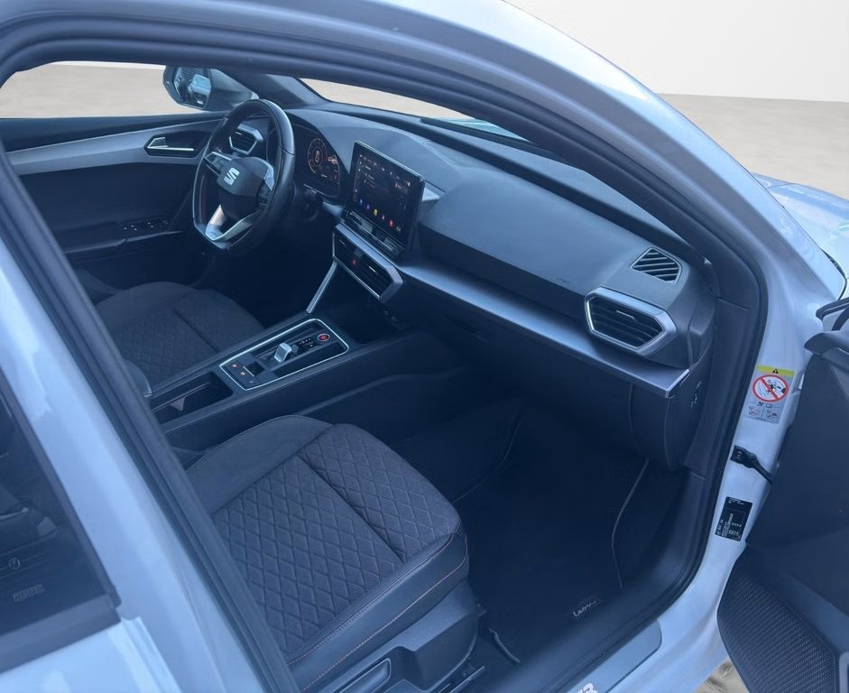 SEAT Leon ST 1.5 eTSI mHEV DSG FR-image-13
