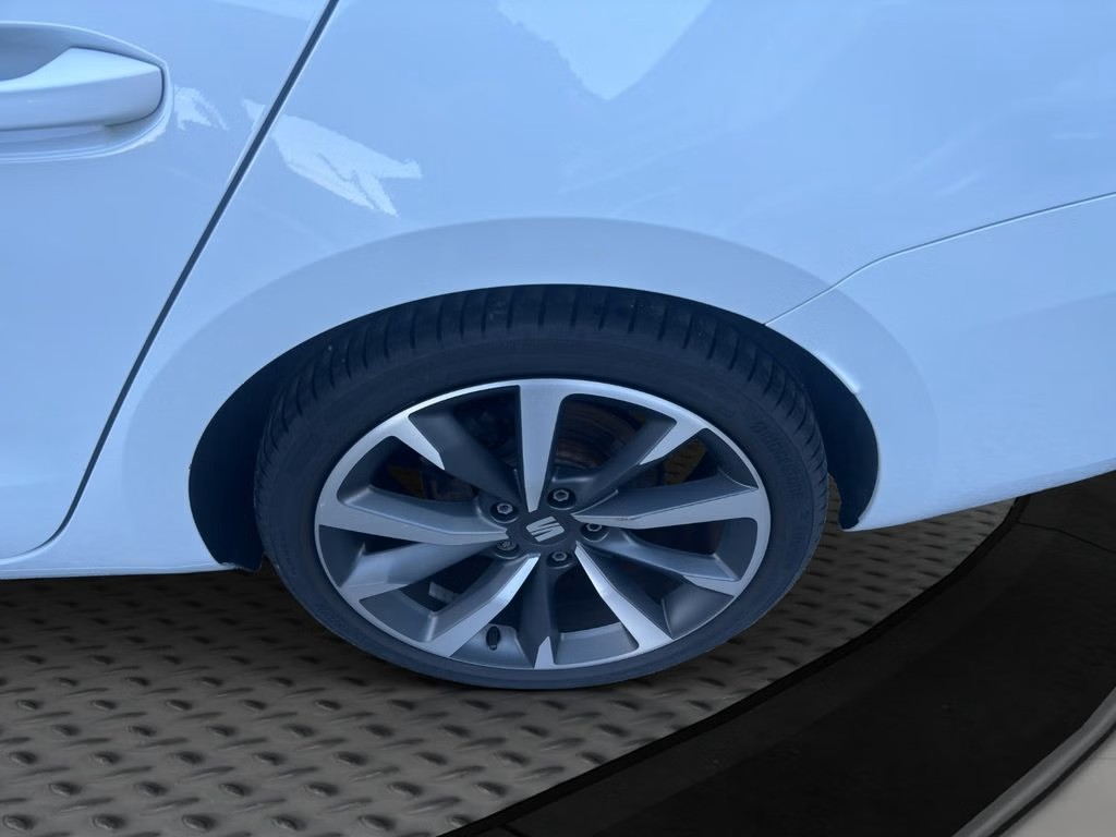 SEAT Leon ST 1.5 eTSI mHEV DSG FR-image-17