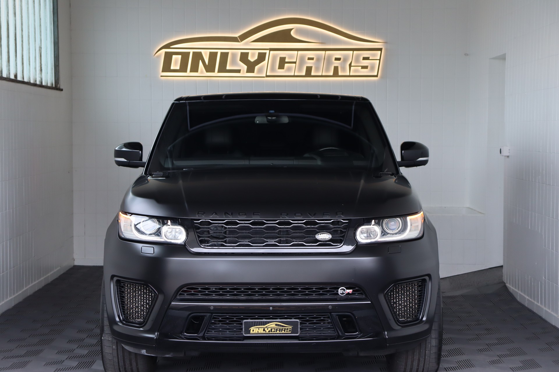 LAND ROVER RANGE ROVER SPORT 4.4 SDV8 AUTOBIOGRAPHY DYNAMIC A ** SVR UMBAU ** CUSTOM FELGEN ** MATTSCHWARZ **-image-1