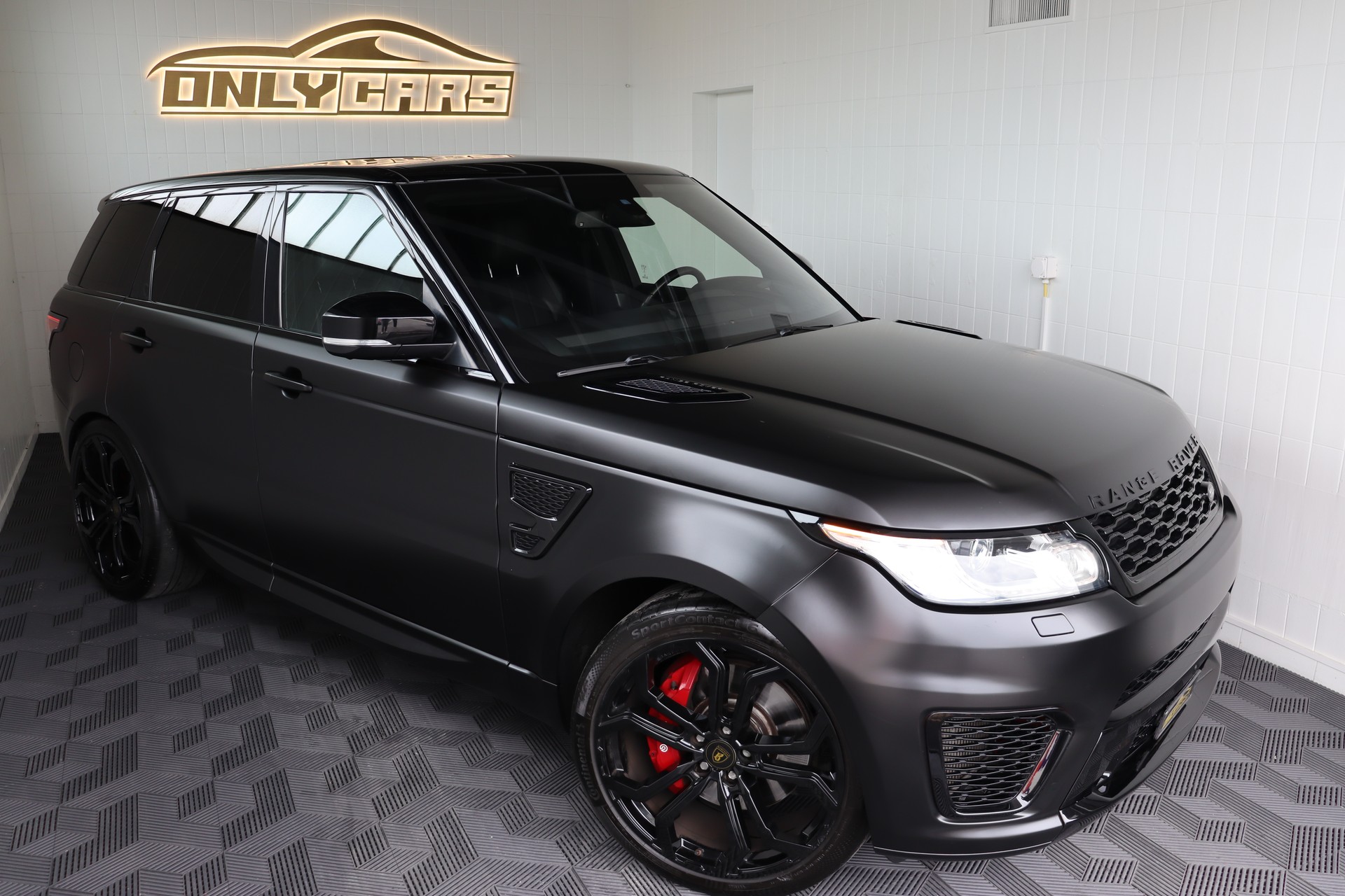 LAND ROVER RANGE ROVER SPORT 4.4 SDV8 AUTOBIOGRAPHY DYNAMIC A ** SVR UMBAU ** CUSTOM FELGEN ** MATTSCHWARZ **-image-2