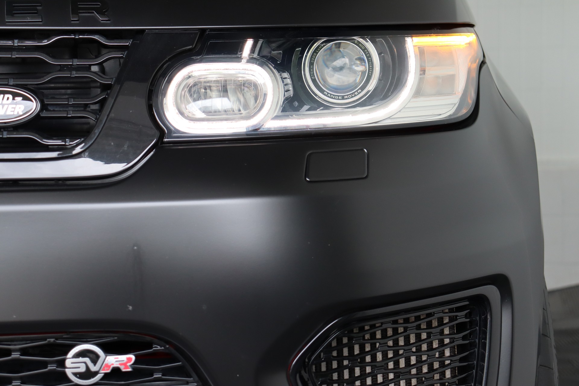 LAND ROVER RANGE ROVER SPORT 4.4 SDV8 AUTOBIOGRAPHY DYNAMIC A ** SVR UMBAU ** CUSTOM FELGEN ** MATTSCHWARZ **-image-4