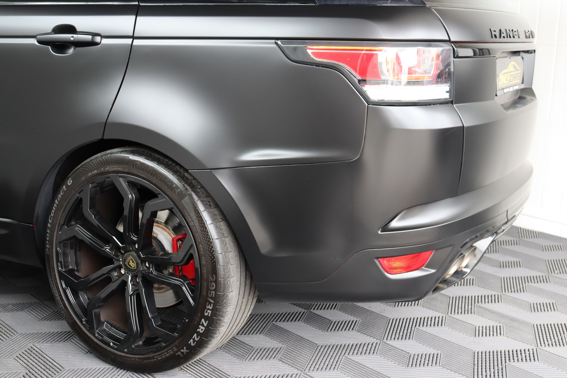 LAND ROVER RANGE ROVER SPORT 4.4 SDV8 AUTOBIOGRAPHY DYNAMIC A ** SVR UMBAU ** CUSTOM FELGEN ** MATTSCHWARZ **-image-9