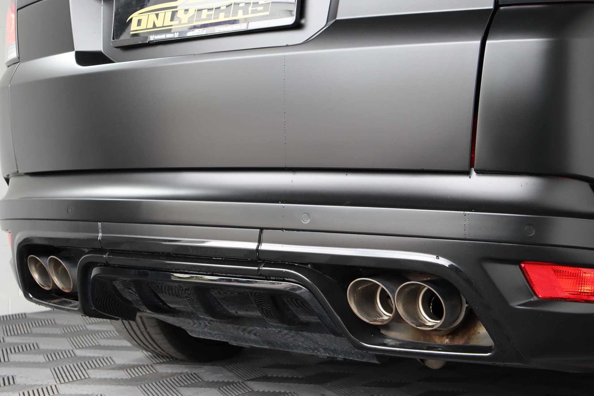 LAND ROVER RANGE ROVER SPORT 4.4 SDV8 AUTOBIOGRAPHY DYNAMIC A ** SVR UMBAU ** CUSTOM FELGEN ** MATTSCHWARZ **-image-11
