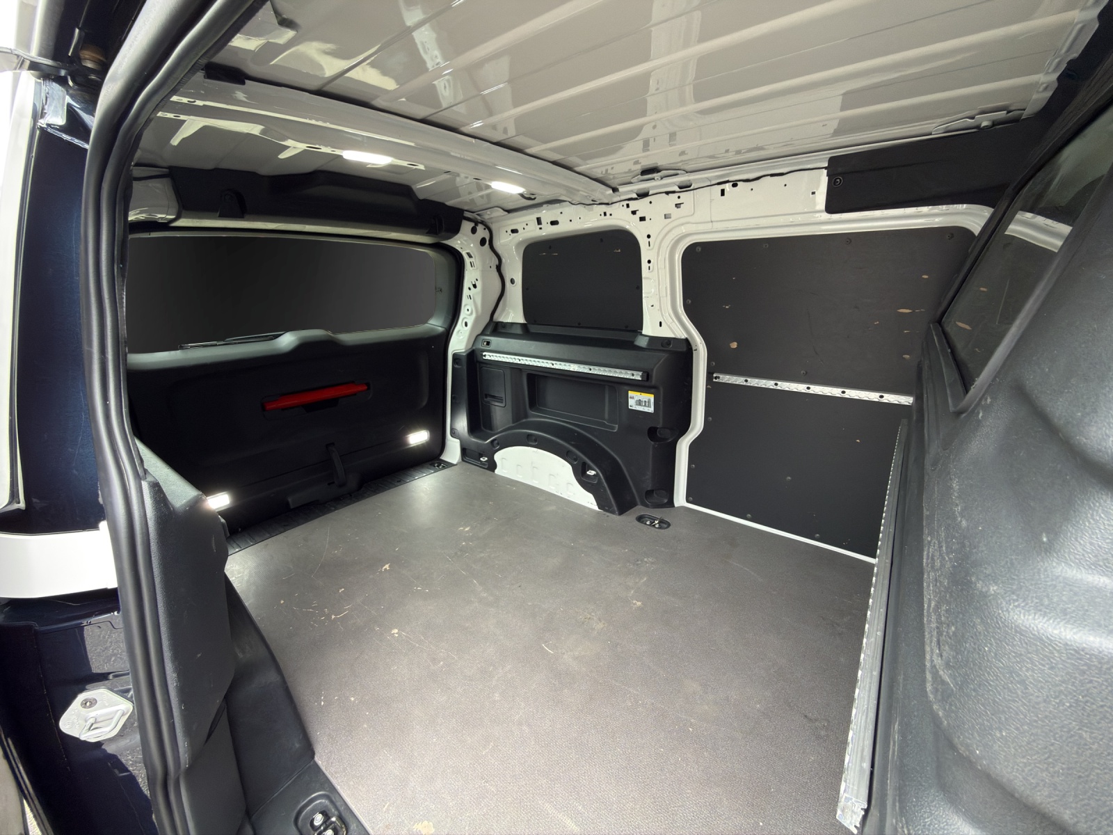VW ID. Buzz Cargo-image-7