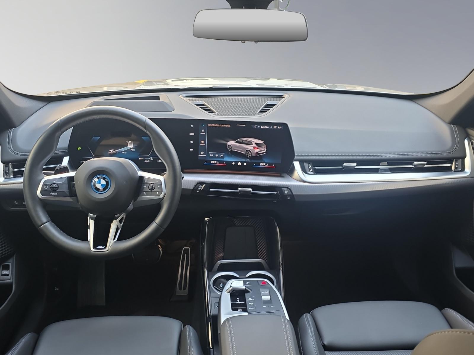 BMW iX1 30 xDrive M-Sport Paket-image-12