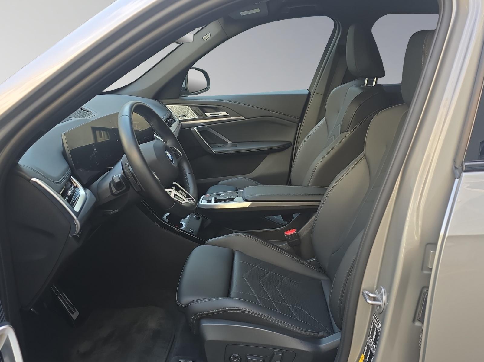 BMW iX1 30 xDrive M-Sport Paket-image-11