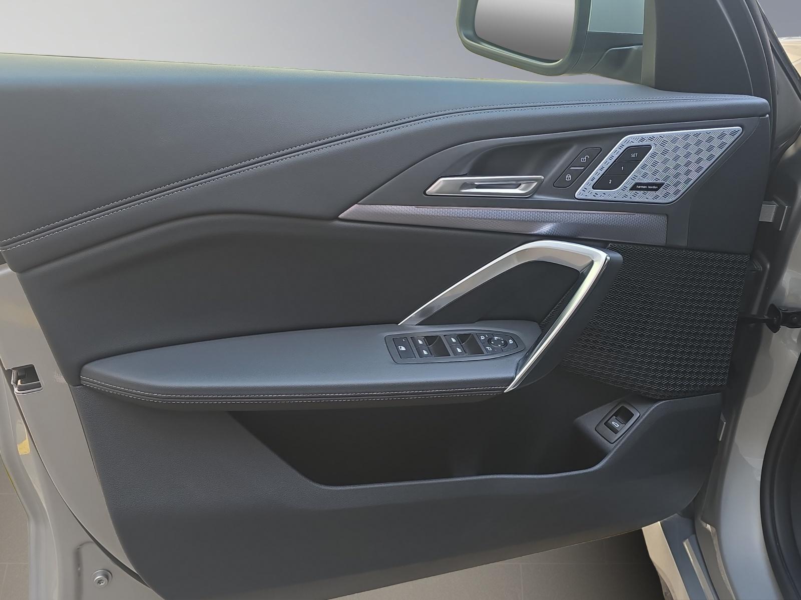 BMW iX1 30 xDrive M-Sport Paket-image-9
