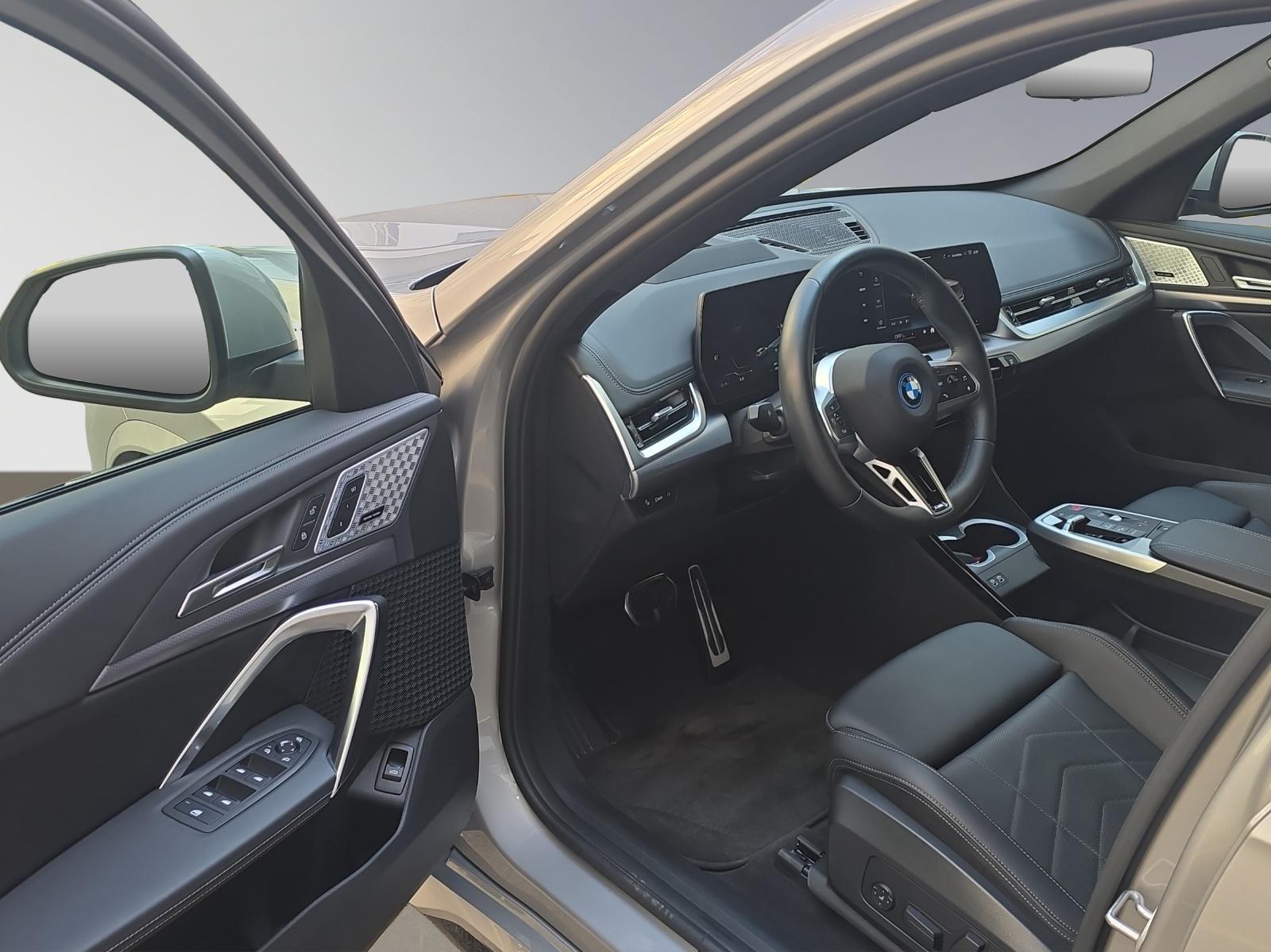 BMW iX1 30 xDrive M-Sport Paket-image-10