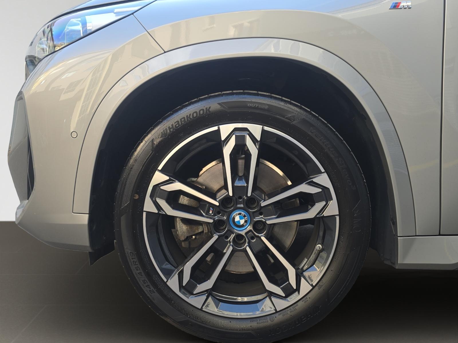 BMW iX1 30 xDrive M-Sport Paket-image-19