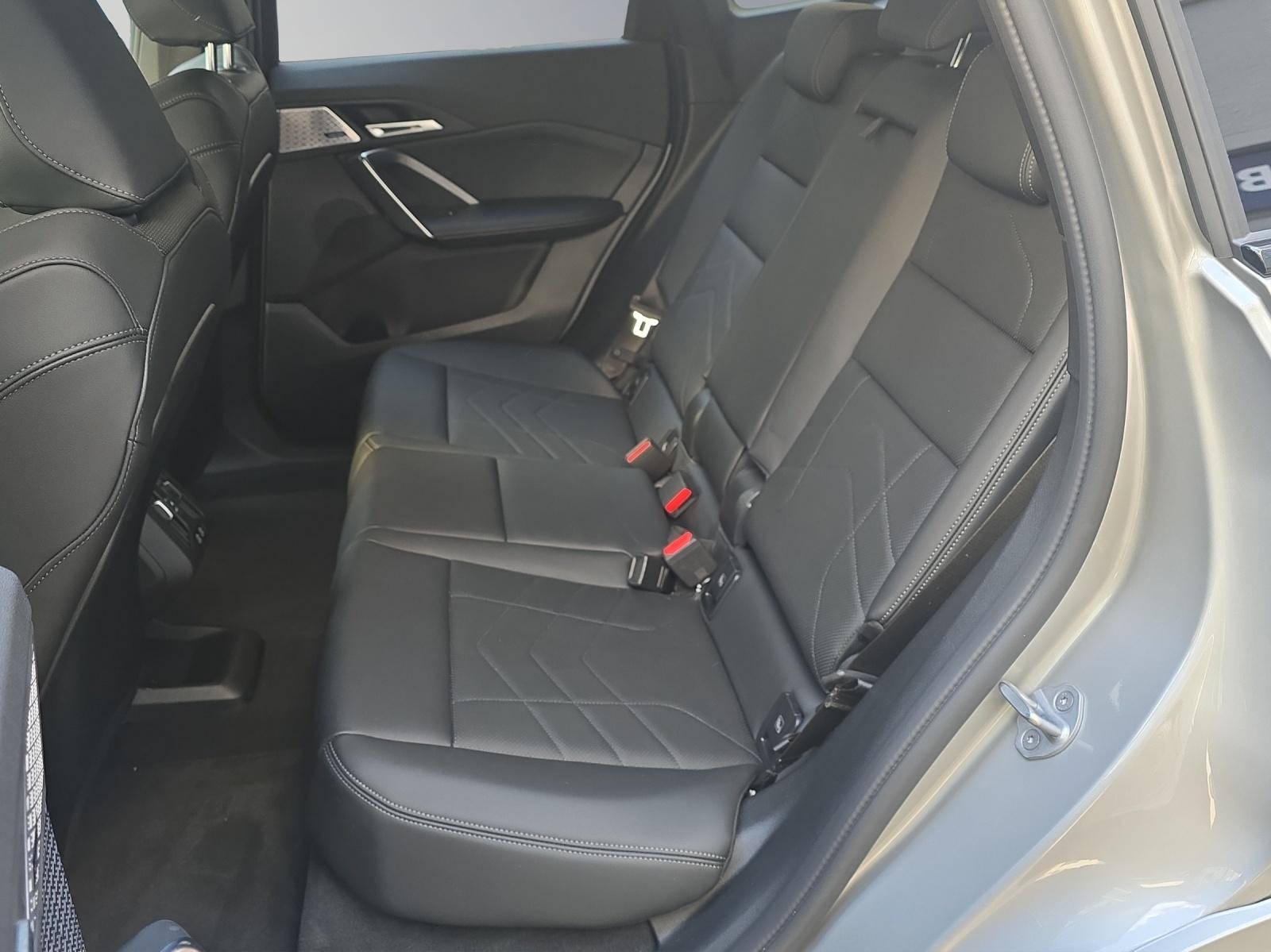 BMW iX1 30 xDrive M-Sport Paket-image-18