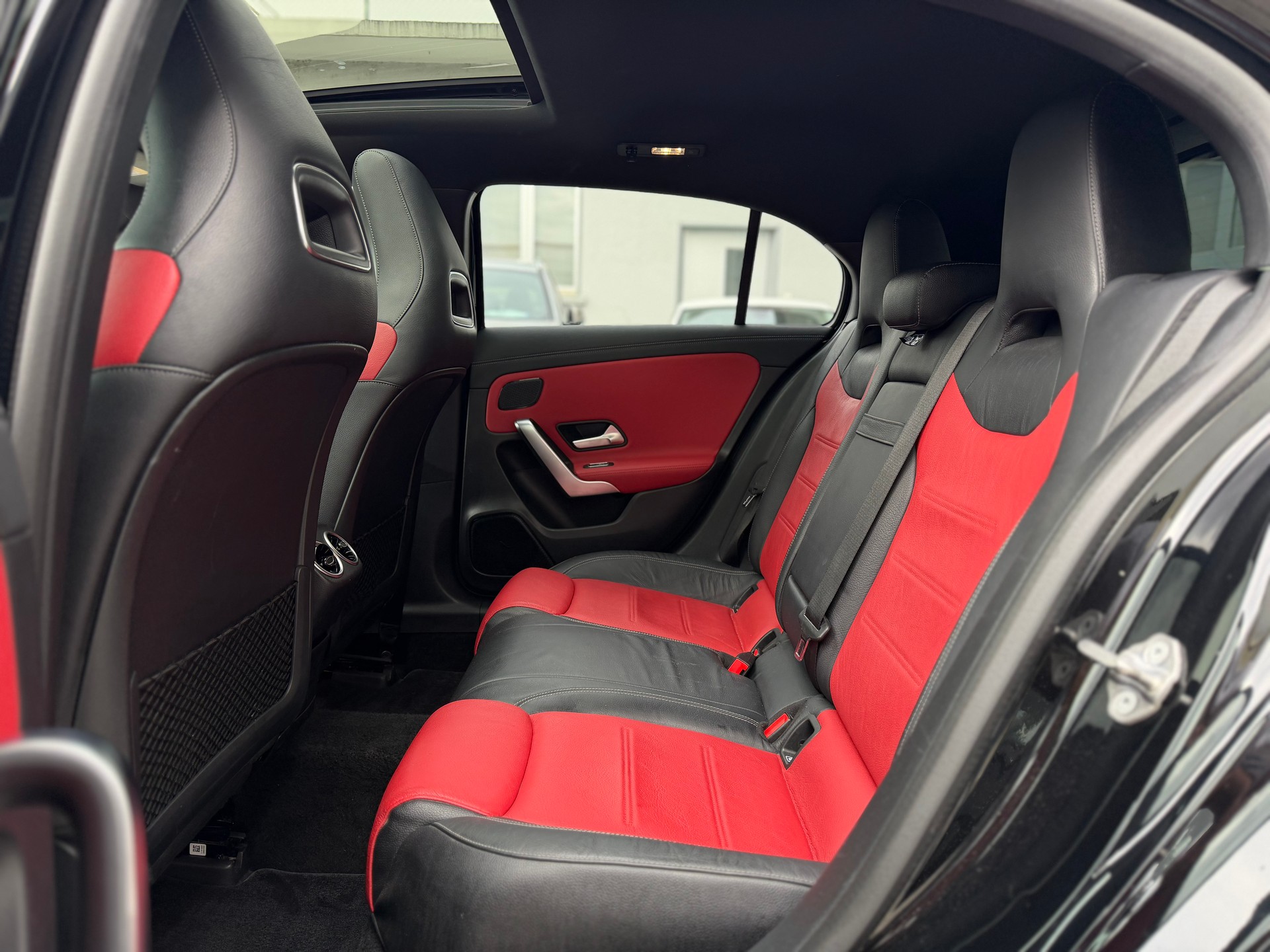 MERCEDES-BENZ A 250 4Matic AMG Line 4Matic 7G-DCT-image-11