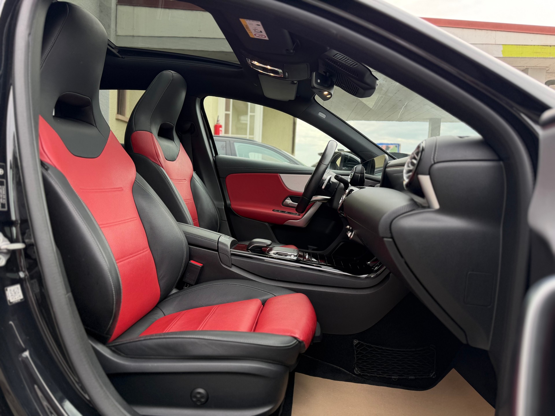 MERCEDES-BENZ A 250 4Matic AMG Line 4Matic 7G-DCT-image-14