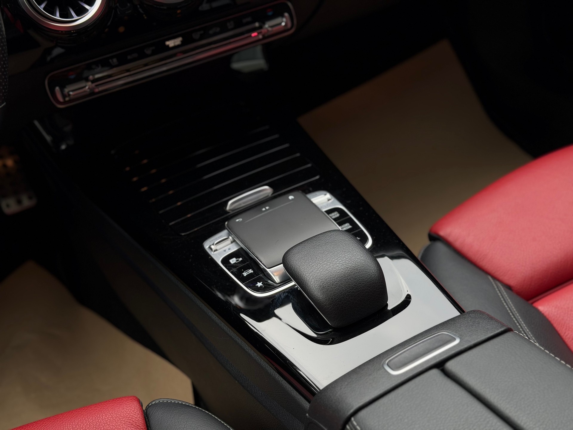 MERCEDES-BENZ A 250 4Matic AMG Line 4Matic 7G-DCT-image-18