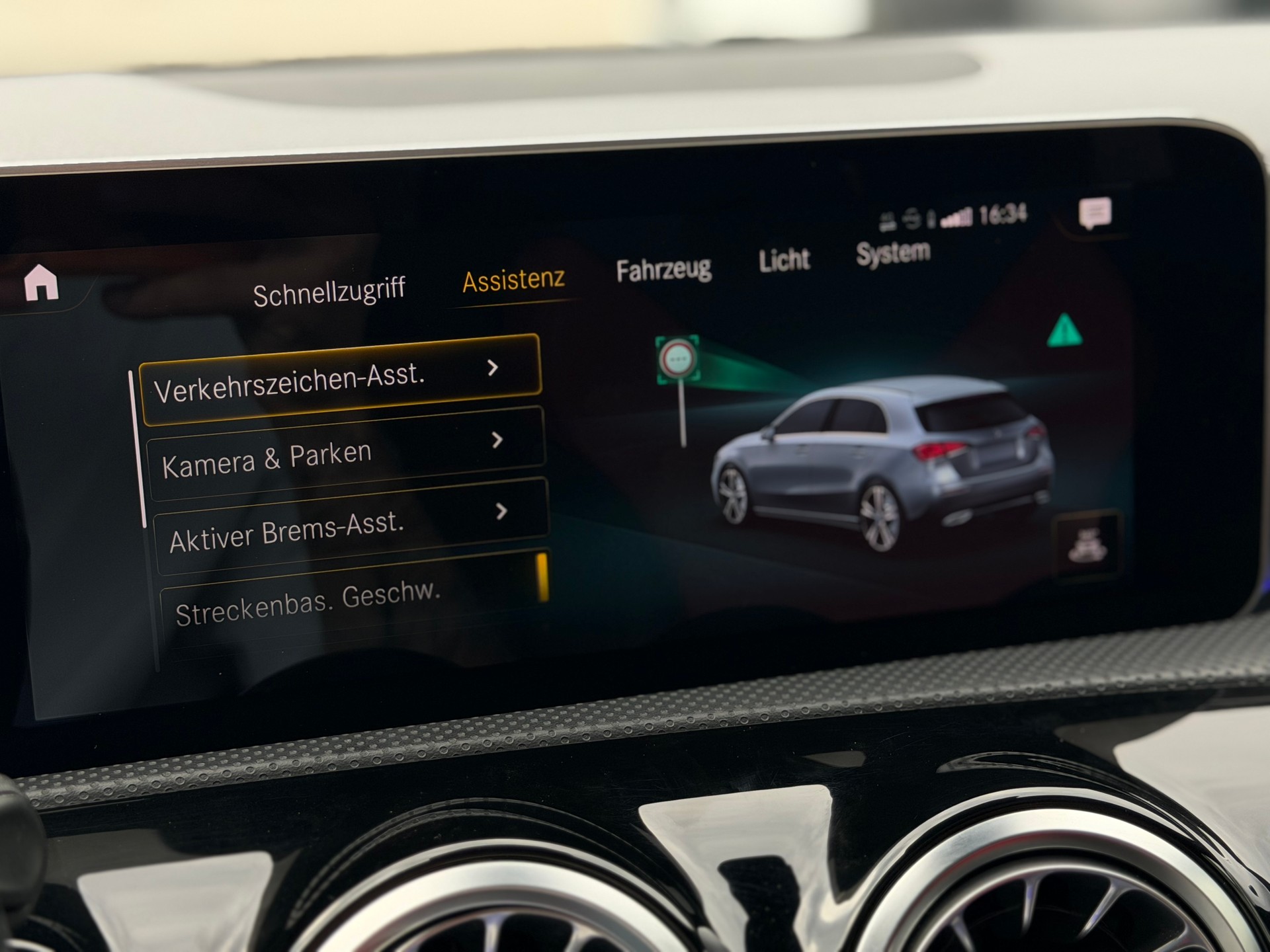 MERCEDES-BENZ A 250 4Matic AMG Line 4Matic 7G-DCT-image-23