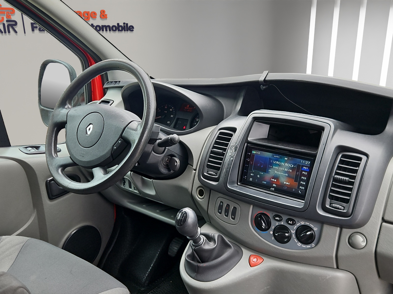RENAULT Trafic 2.0 dCi 115 2.9t L1H1-image-10