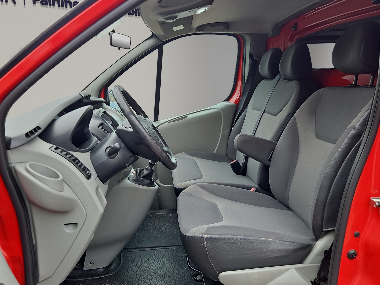 RENAULT Trafic 2.0 dCi 115 2.9t L1H1-image-8