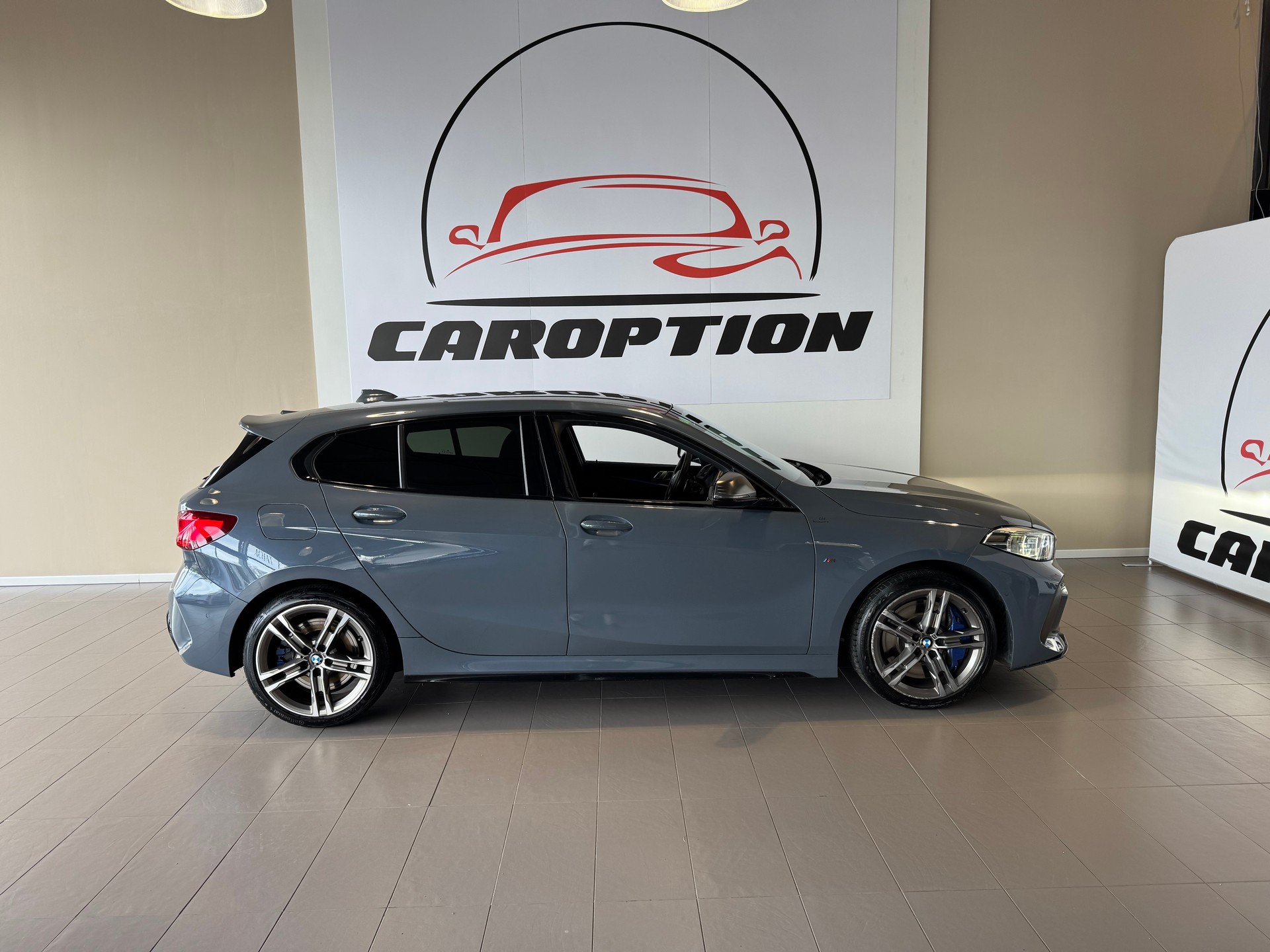 BMW M135i xDrive Steptronic-image-6