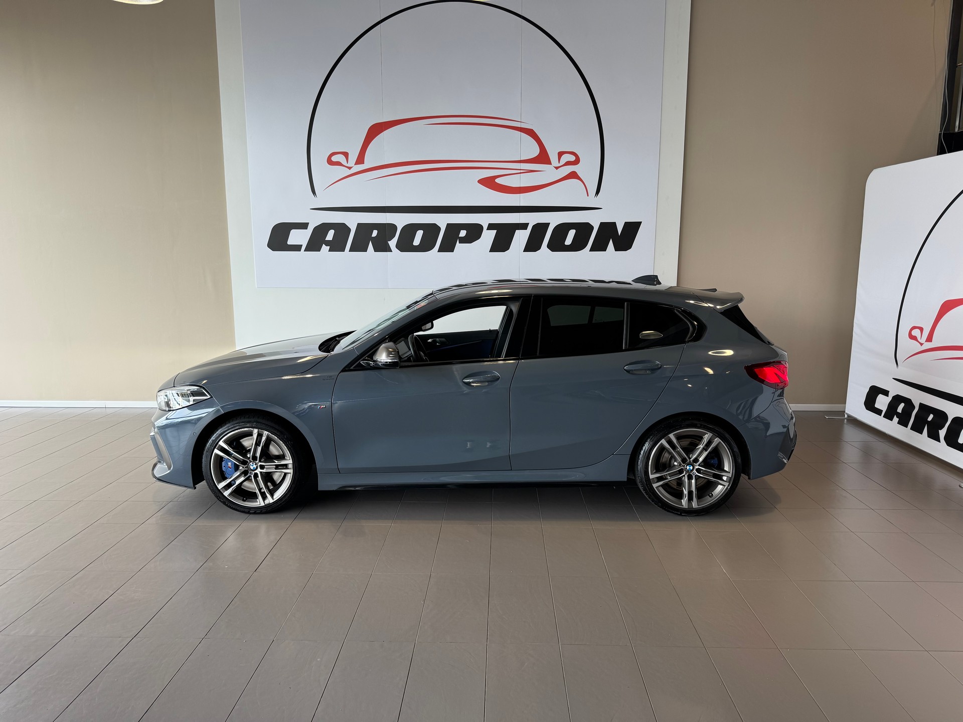 BMW M135i xDrive Steptronic-image-5