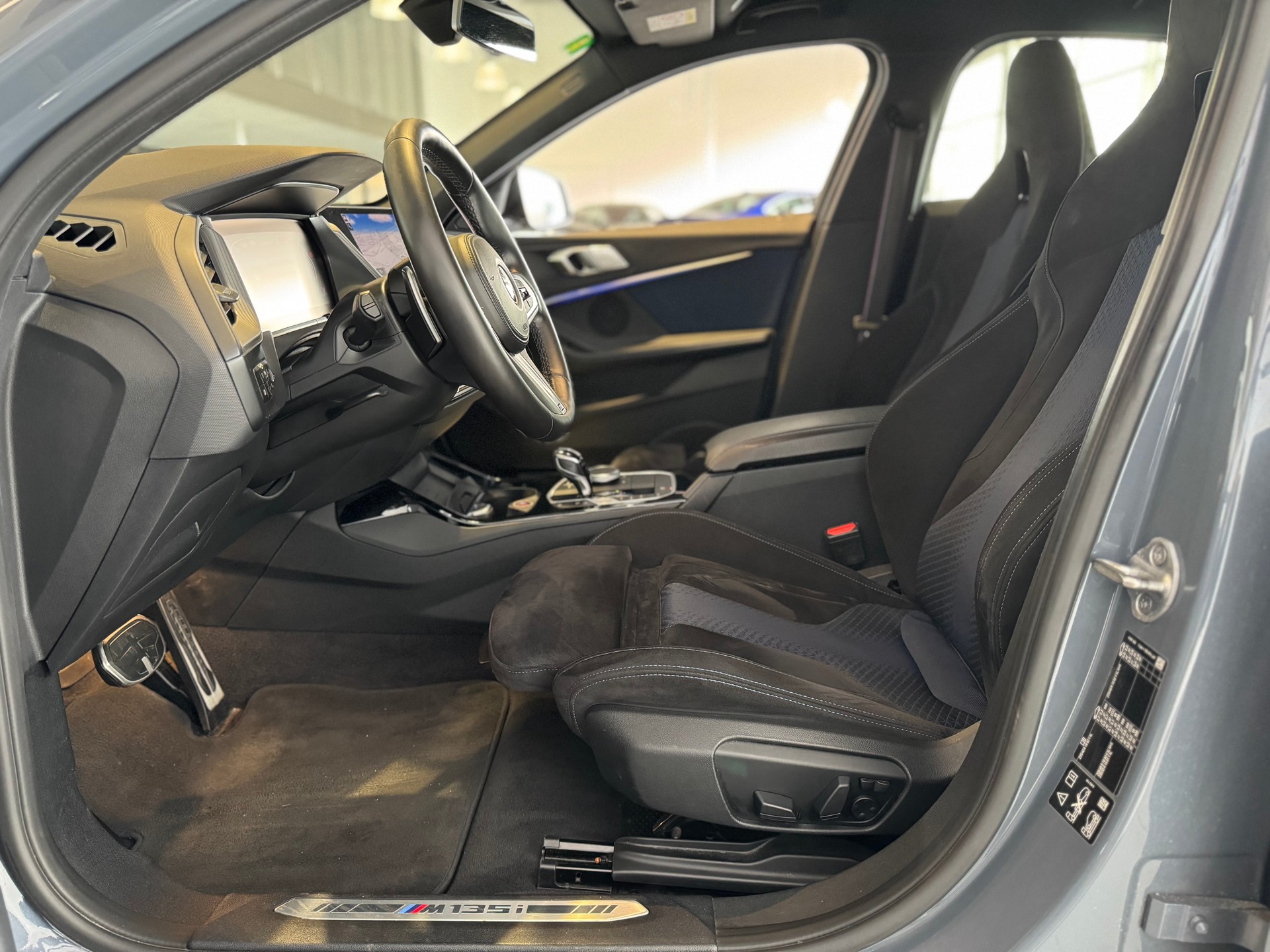 BMW M135i xDrive Steptronic-image-14