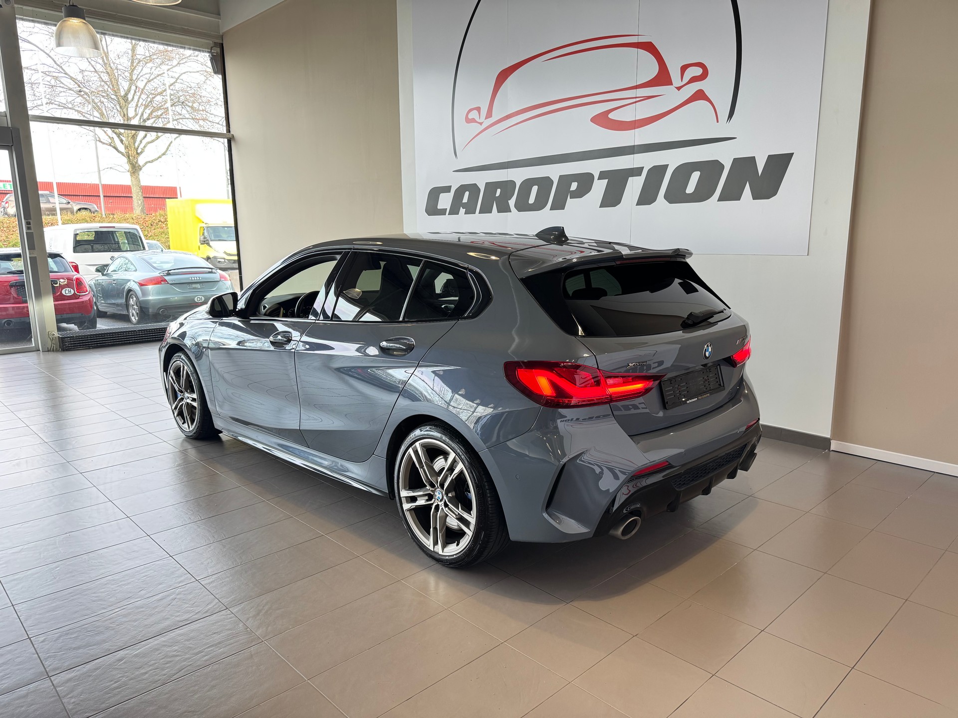 BMW M135i xDrive Steptronic-image-9