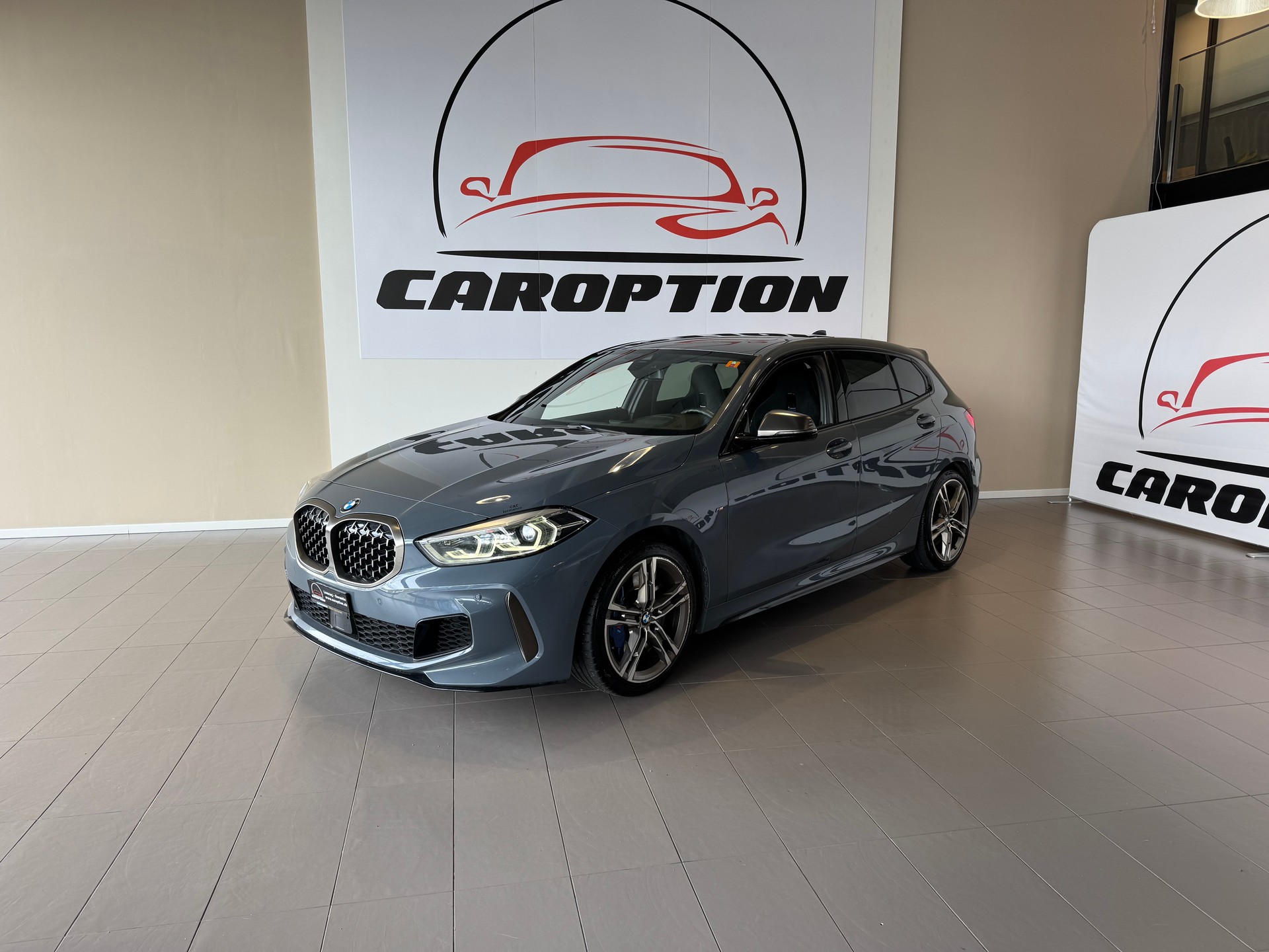 BMW M135i xDrive Steptronic-image-0