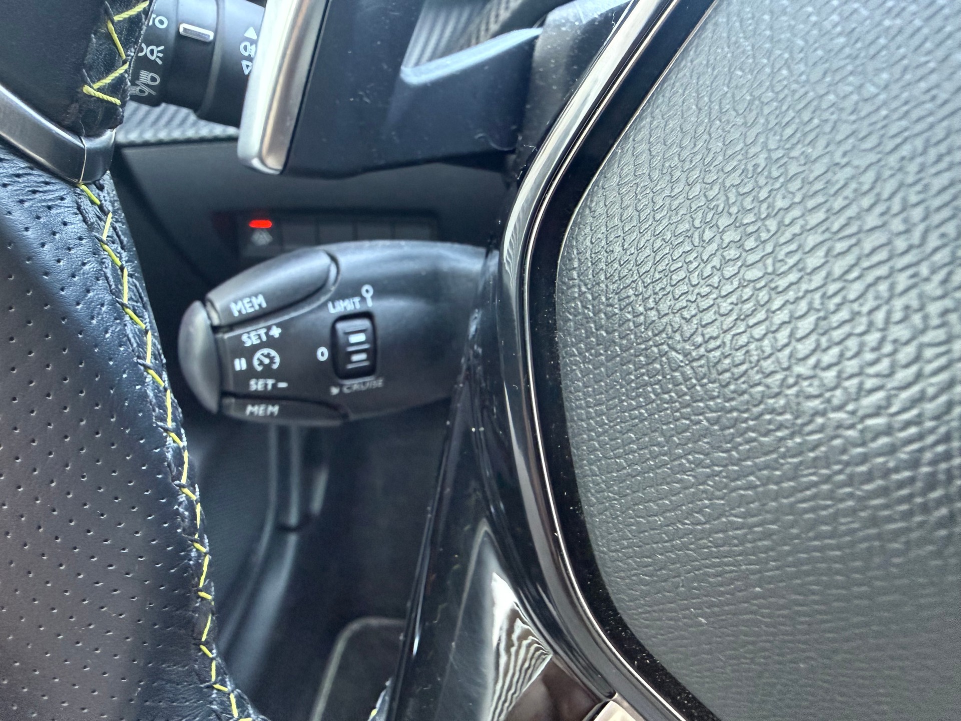PEUGEOT 208 1.2 PureTech GT Line EAT8-image-19