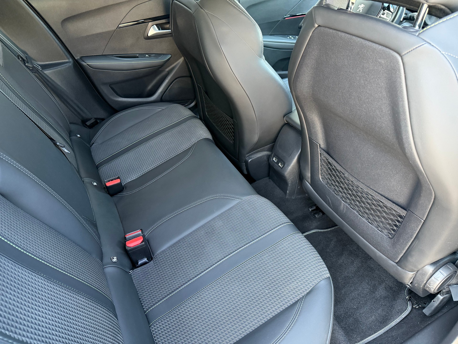 PEUGEOT 208 1.2 PureTech GT Line EAT8-image-13