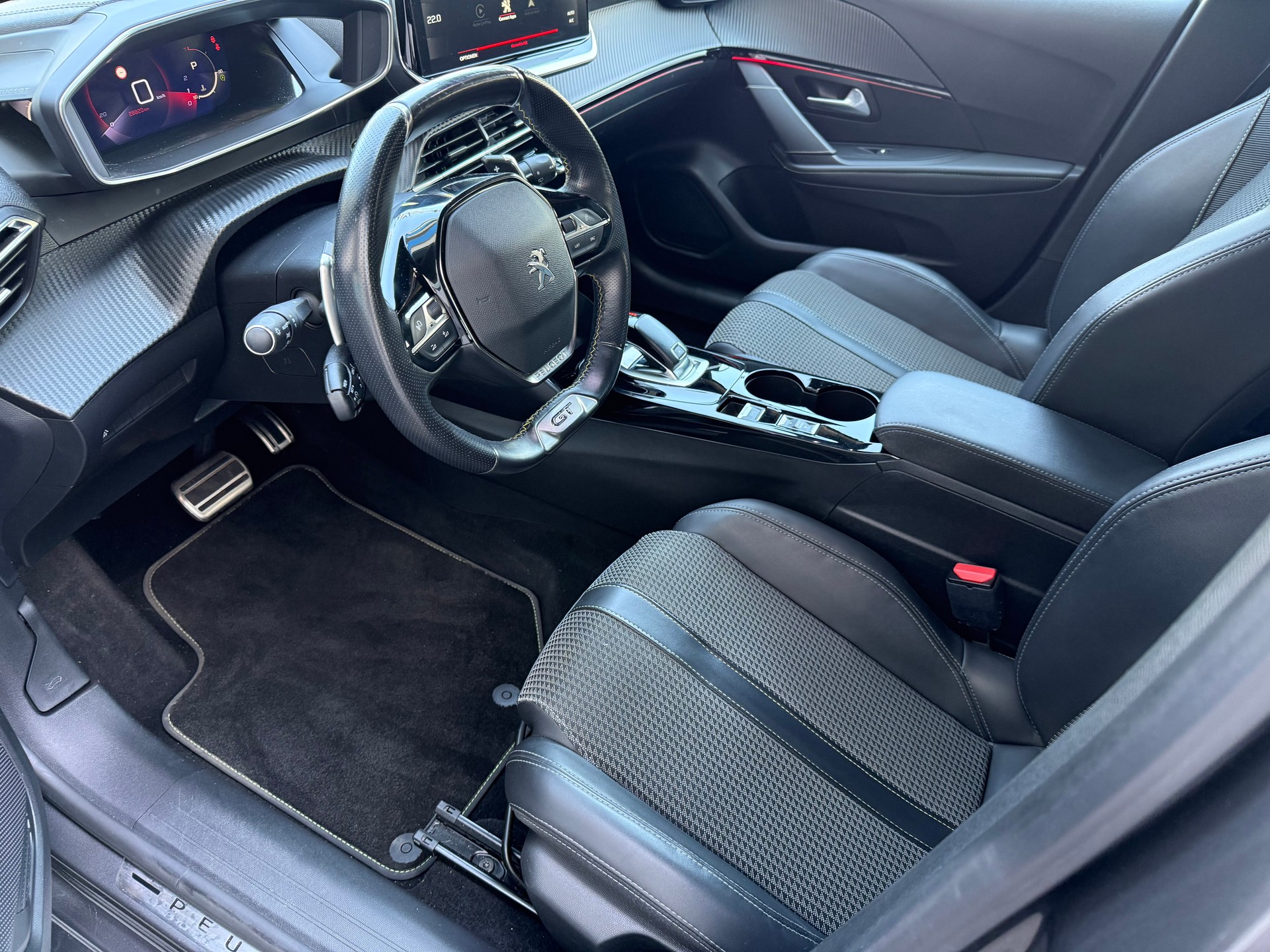 PEUGEOT 208 1.2 PureTech GT Line EAT8-image-7