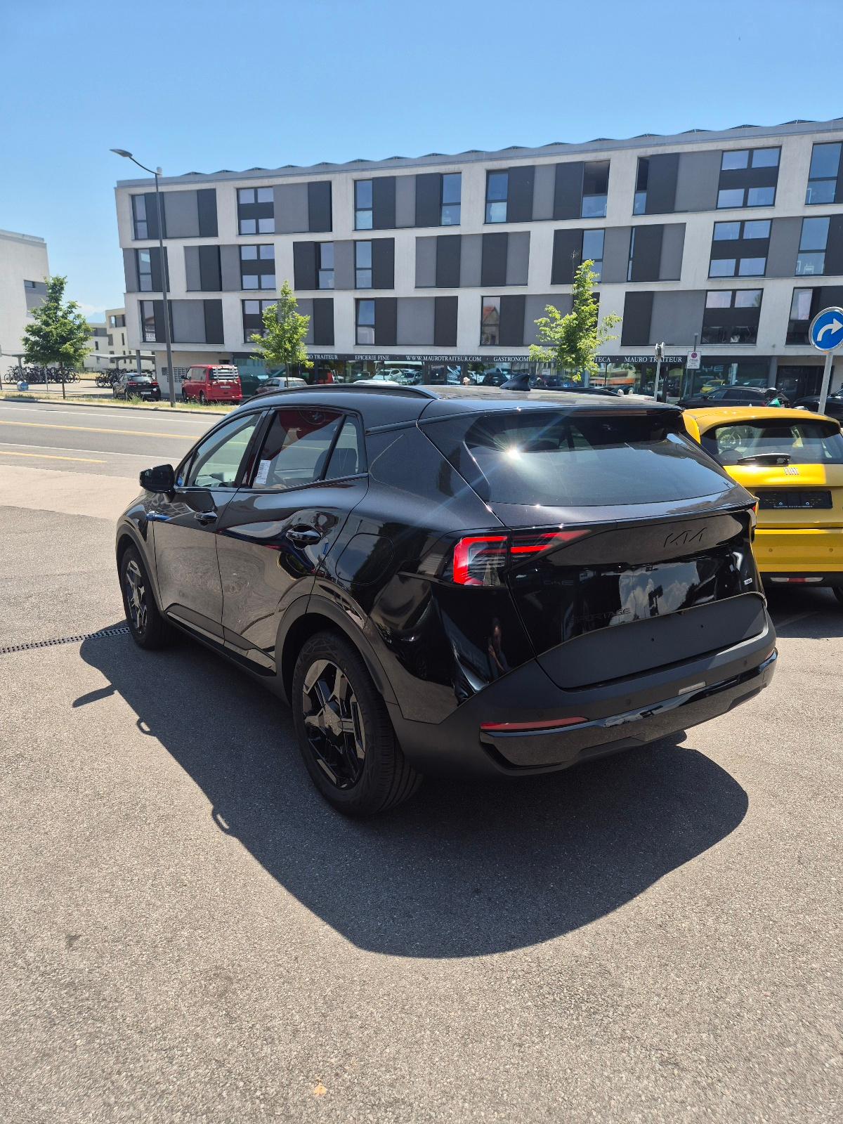 KIA Sportage 1.6 T-GDi Hybrid Black Edition-image-2