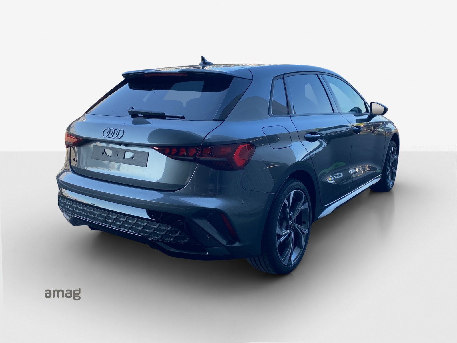 AUDI A3 Sportback TFSI 110 kW S line Attraction S tronic-image-4