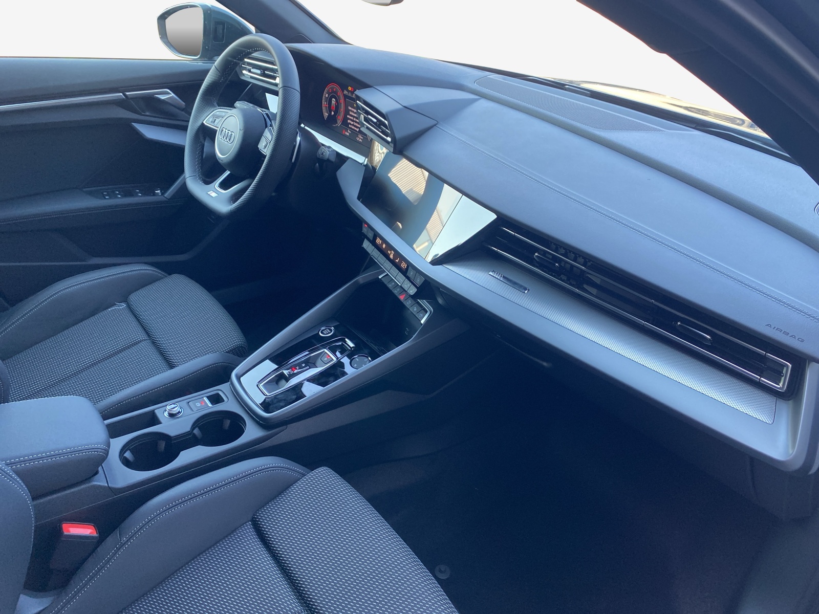 AUDI A3 Sportback TFSI 110 kW S line Attraction S tronic-image-13