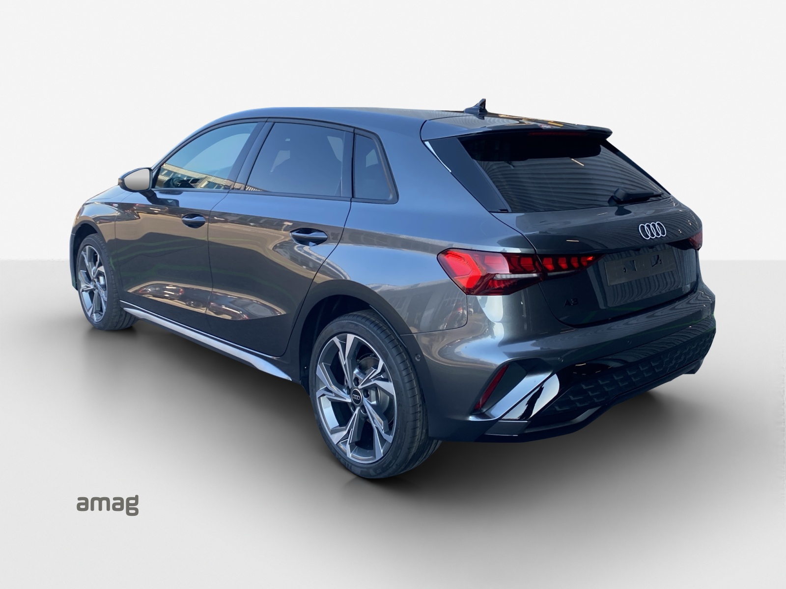 AUDI A3 Sportback TFSI 110 kW S line Attraction S tronic-image-2