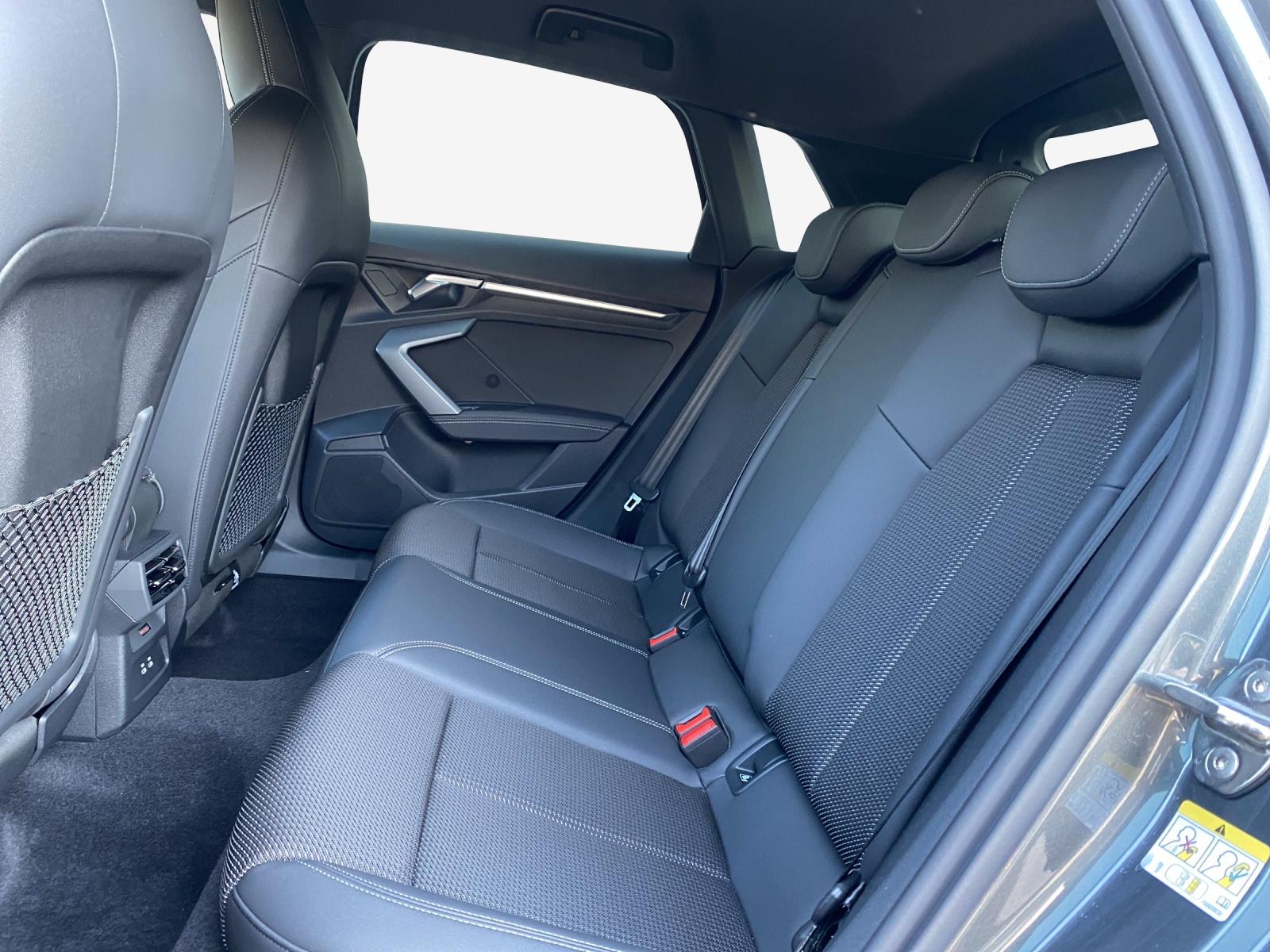 AUDI A3 Sportback TFSI 110 kW S line Attraction S tronic-image-11