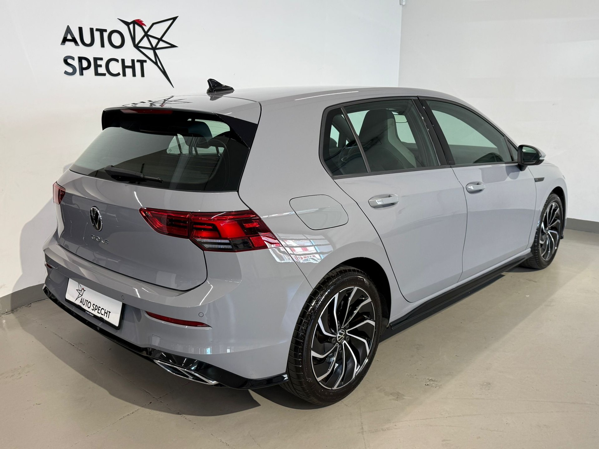 VW Golf 1.5 TSI R-Line DSG-image-3