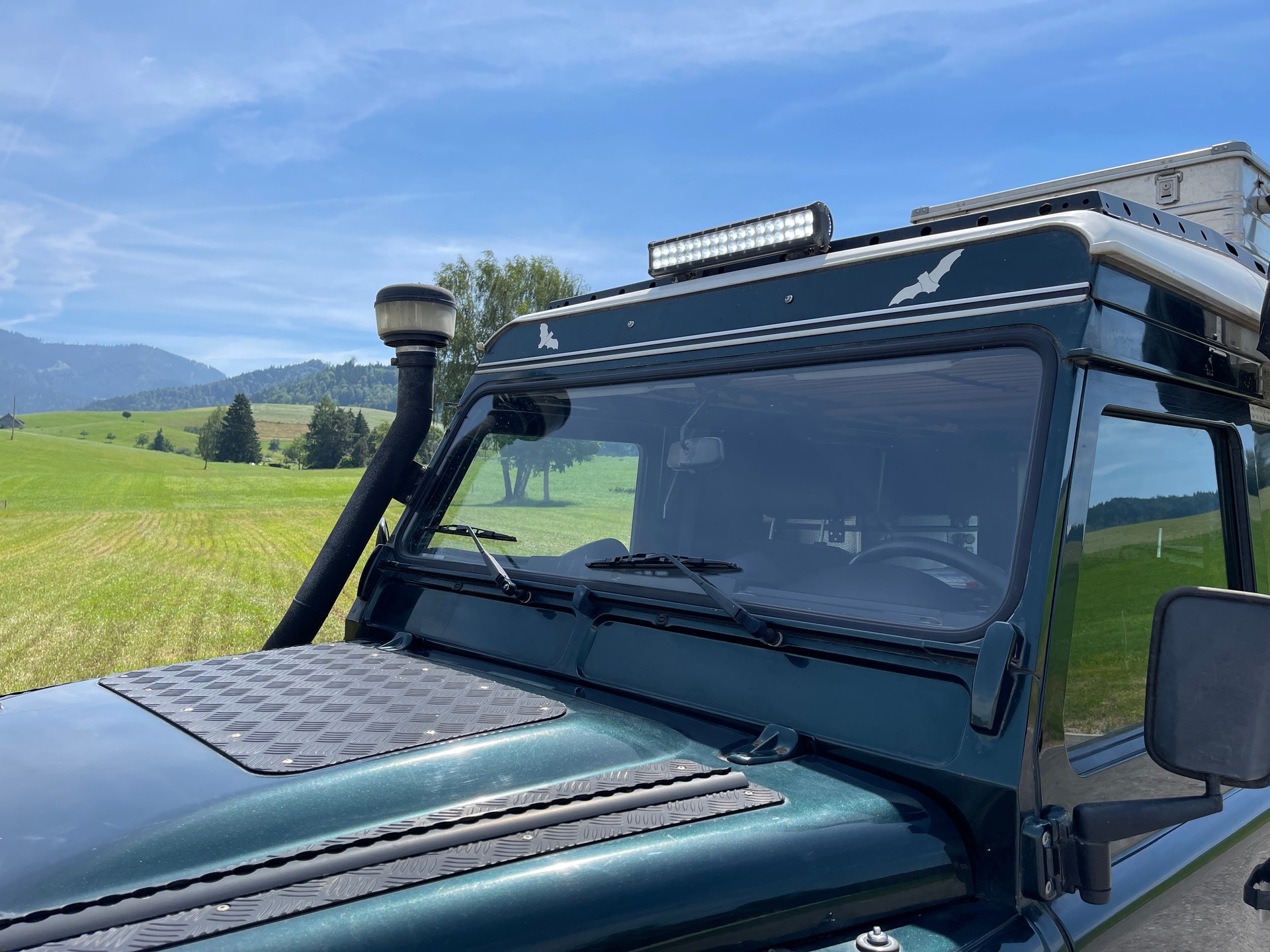 LAND ROVER Defender 110 2.2 TD4 Station Wagon-image-7
