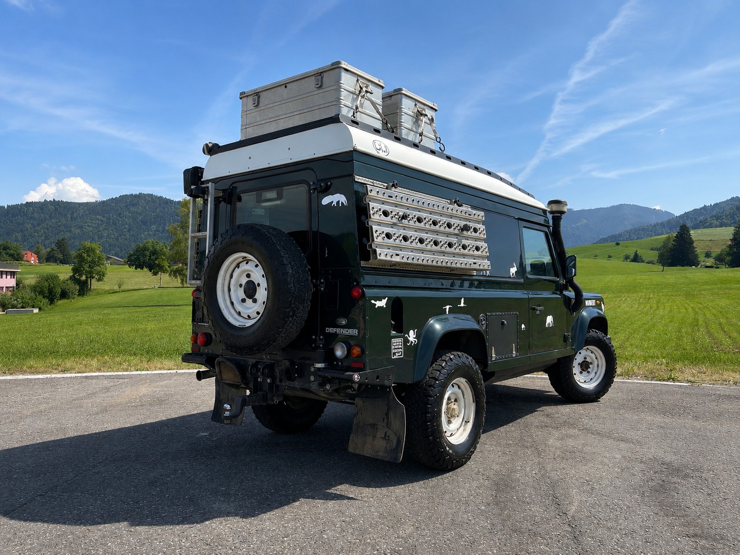 LAND ROVER Defender 110 2.2 TD4 Station Wagon-image-2