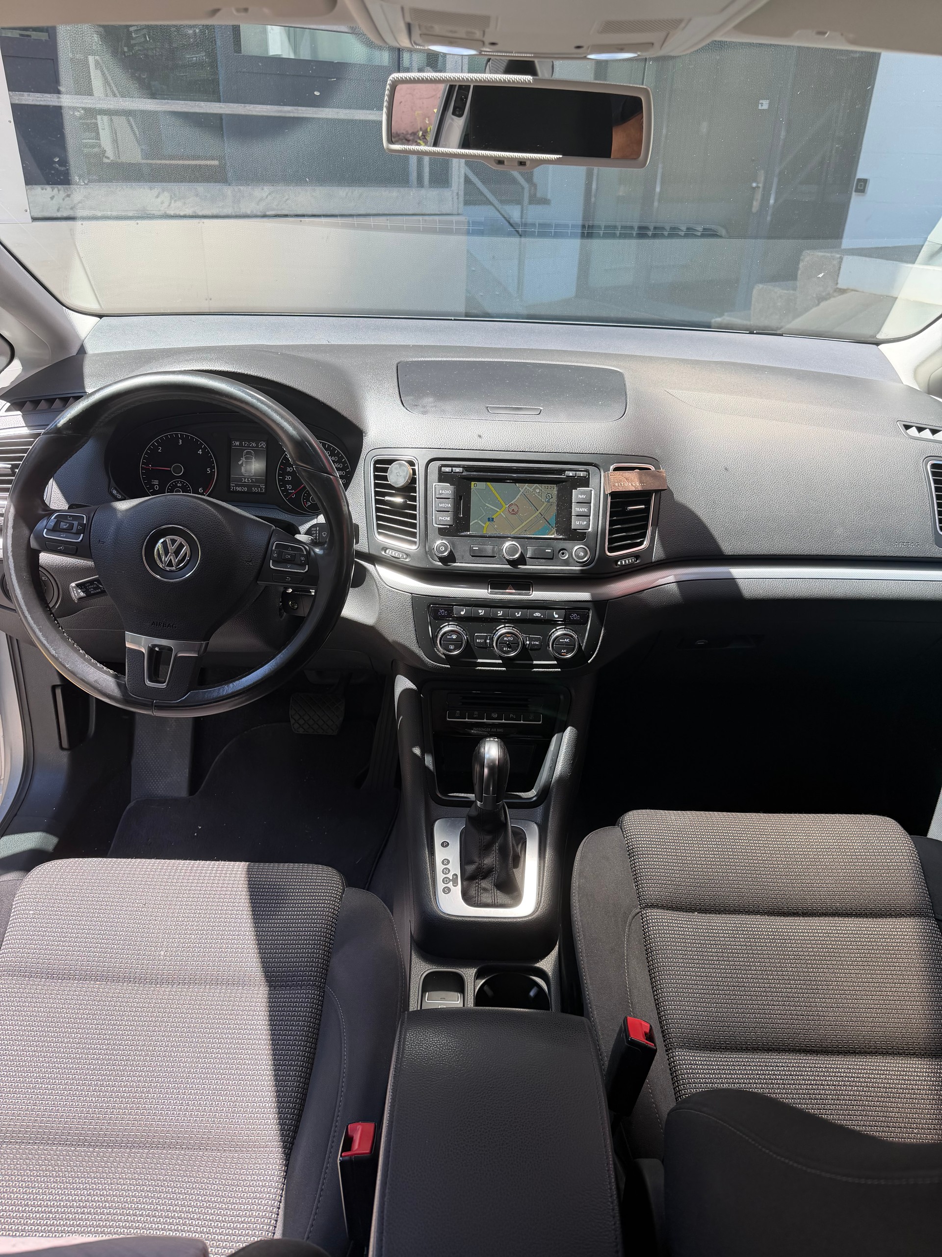 VW SHARAN-image-3