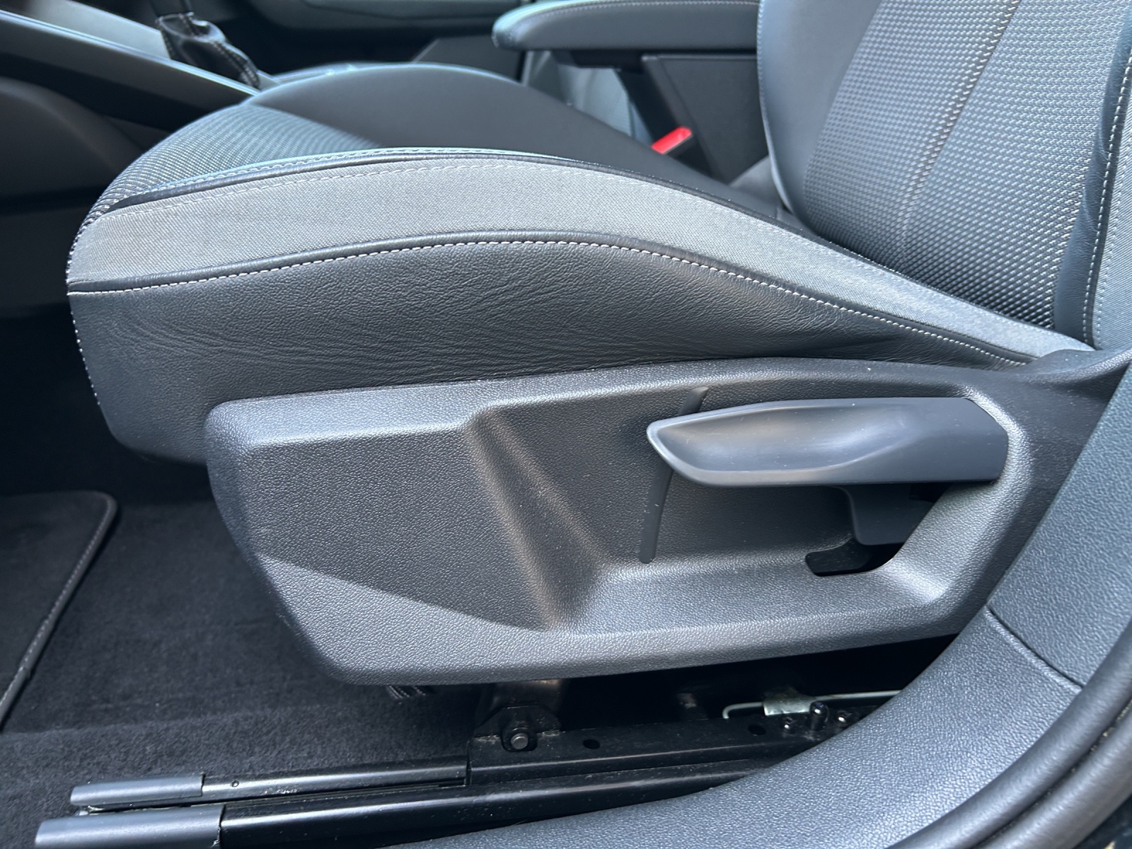 AUDI A1 allstreet 30 TFSI Attraction S-tronic-image-17