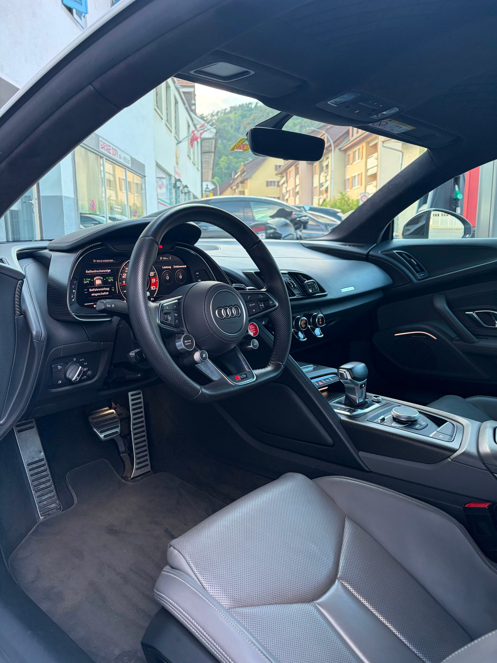 AUDI R8 Coupé 5.2 plus S-Tronic-image-7
