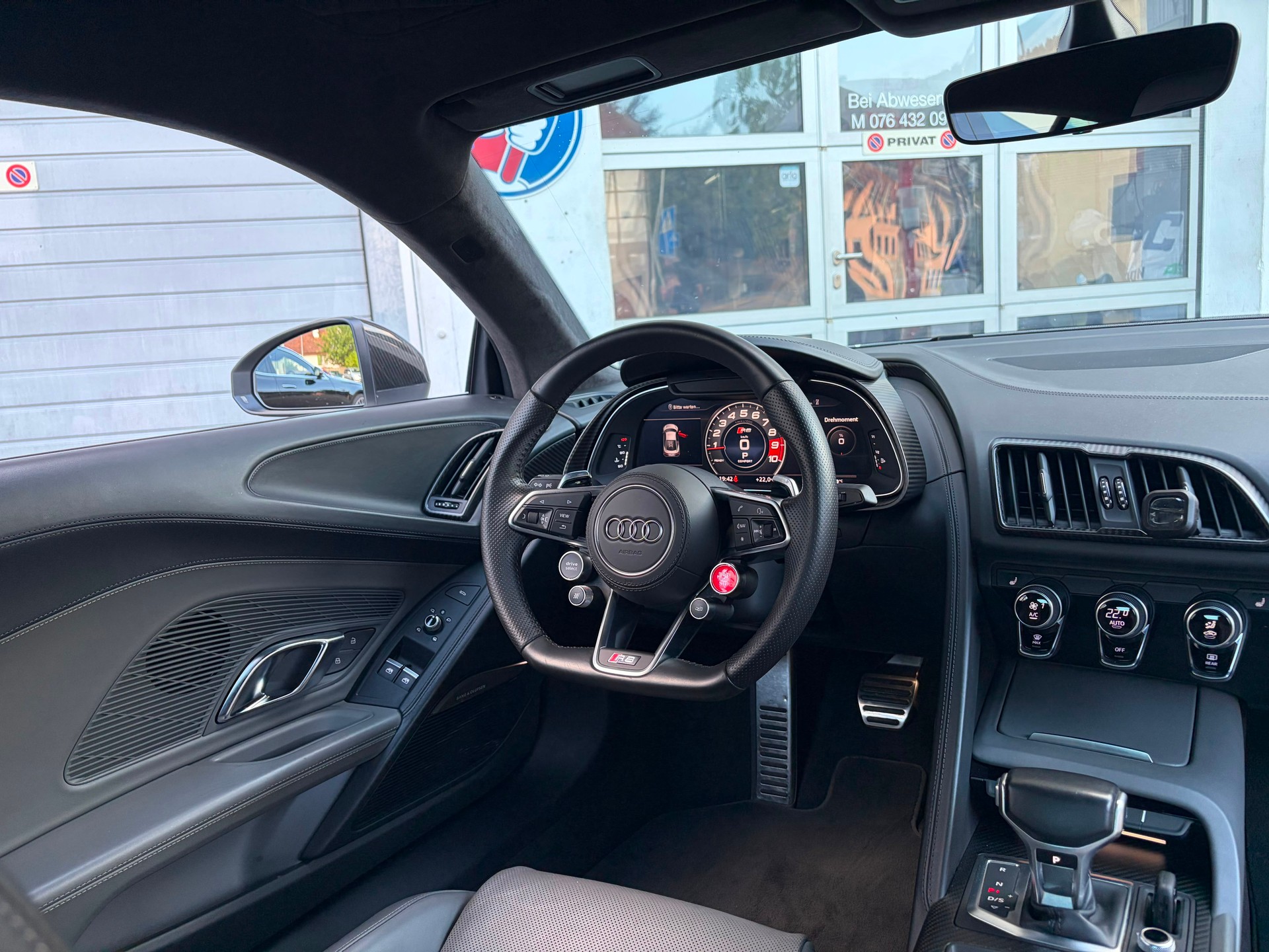 AUDI R8 Coupé 5.2 plus S-Tronic-image-10