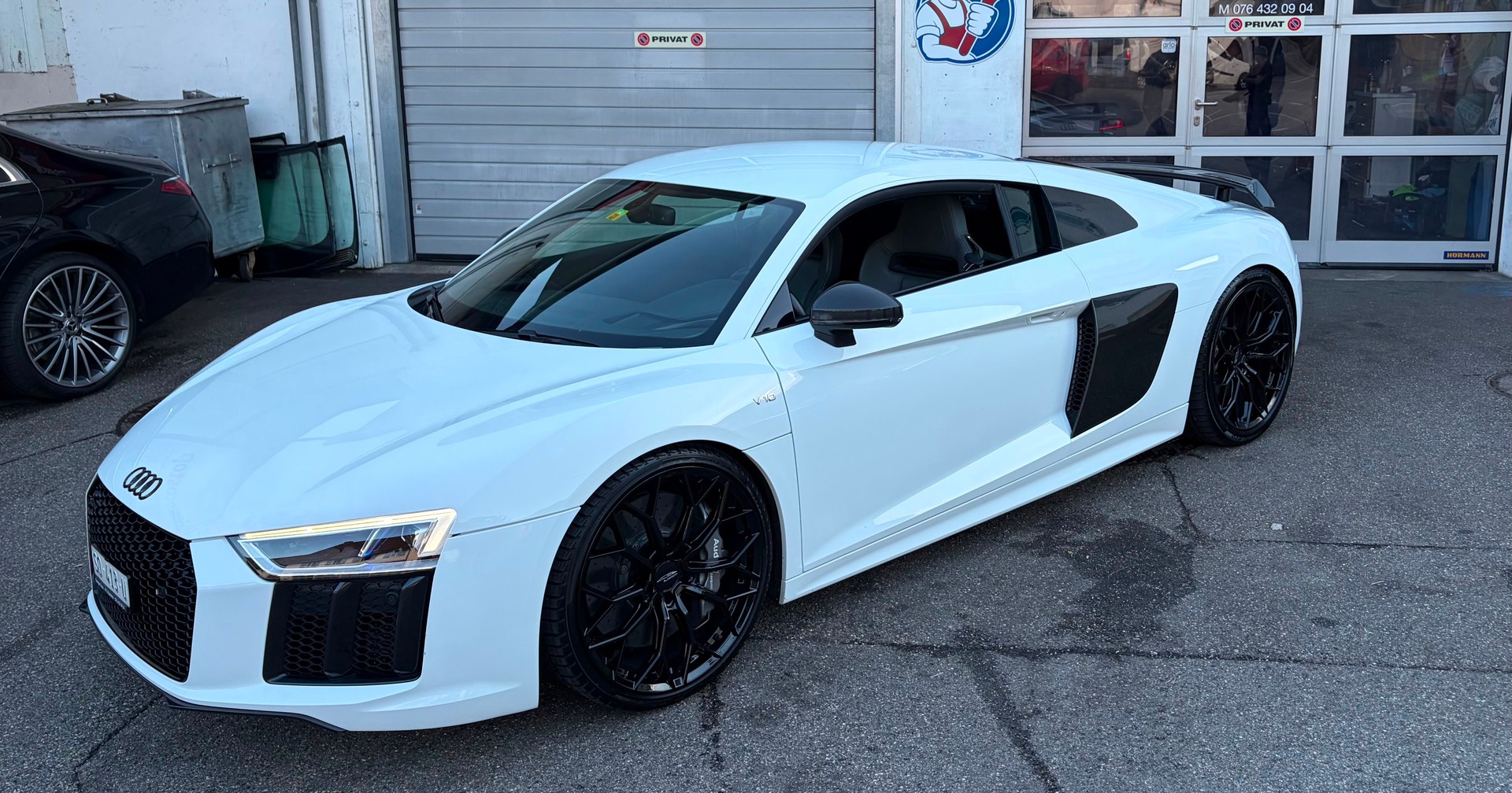 AUDI R8 Coupé 5.2 plus S-Tronic-image-2