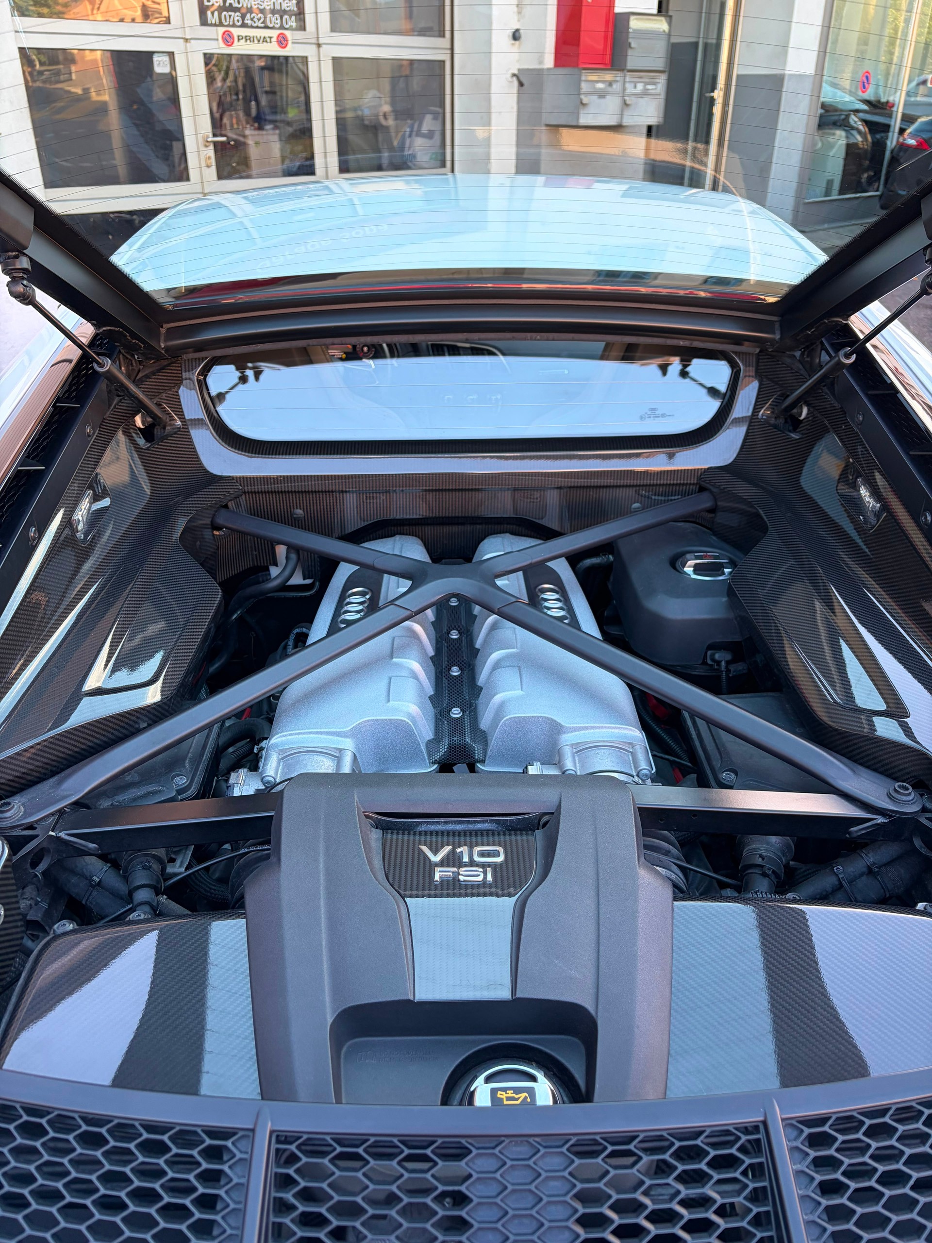 AUDI R8 Coupé 5.2 plus S-Tronic-image-6