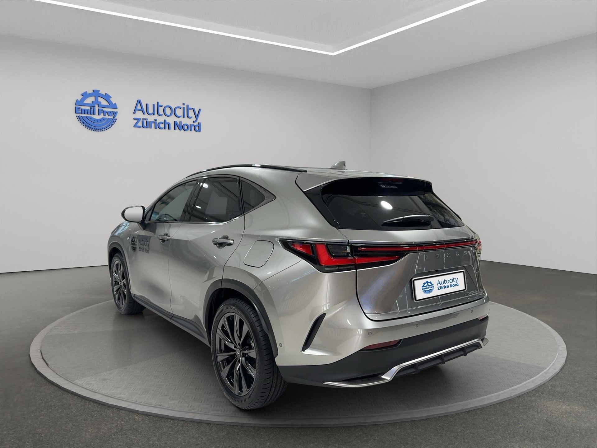 LEXUS NX 450h+ F-Sport-showroom-element-1