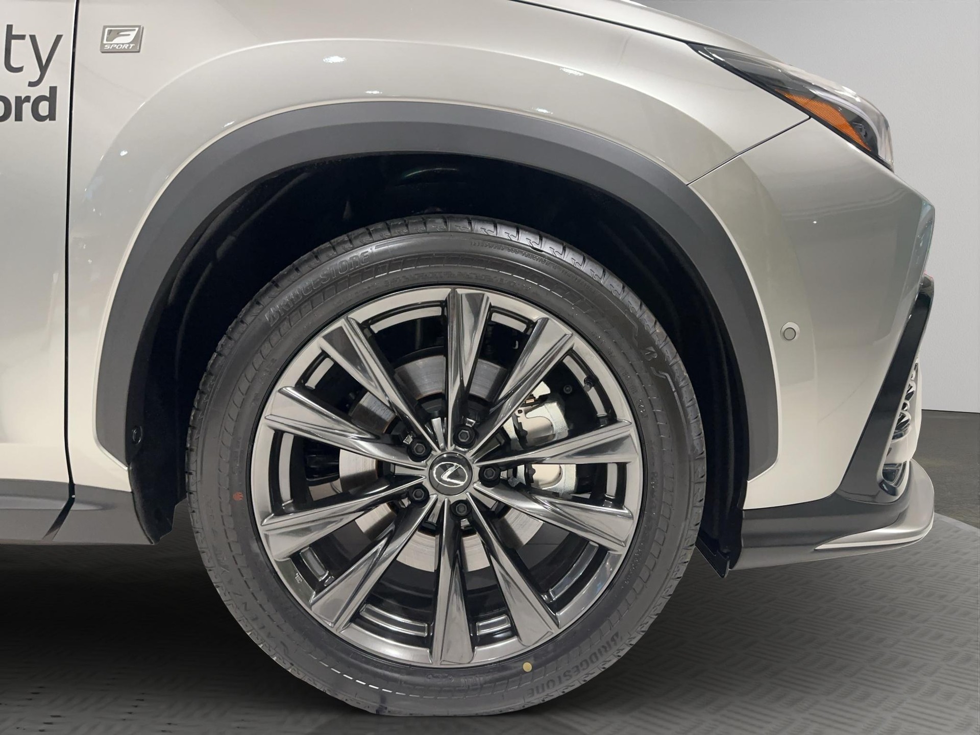 LEXUS NX 450h+ F-Sport-image-13
