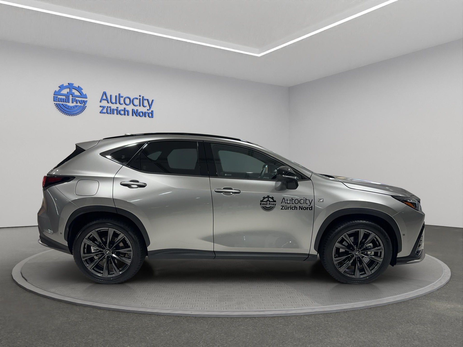 LEXUS NX 450h+ F-Sport-showroom-element-3
