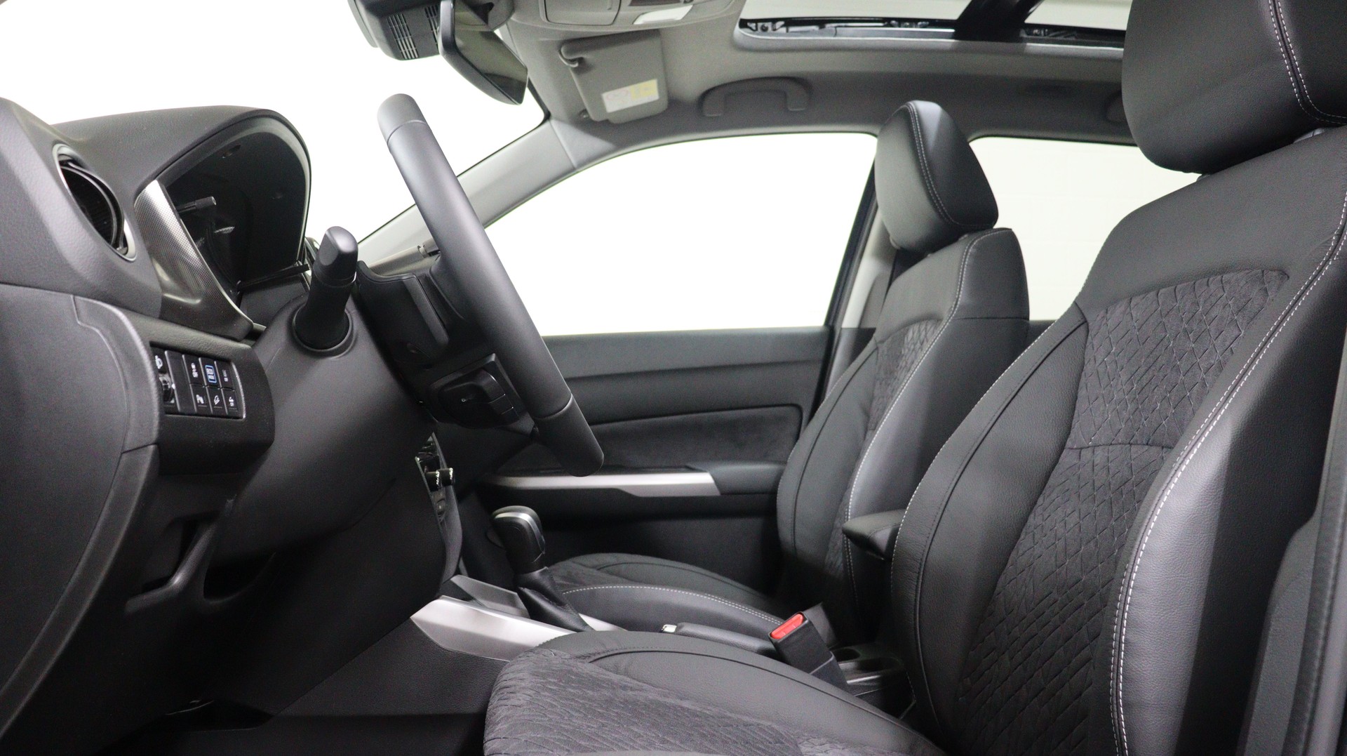 SUZUKI Vitara 1.5 Compact Top Hybrid 4x4-image-2