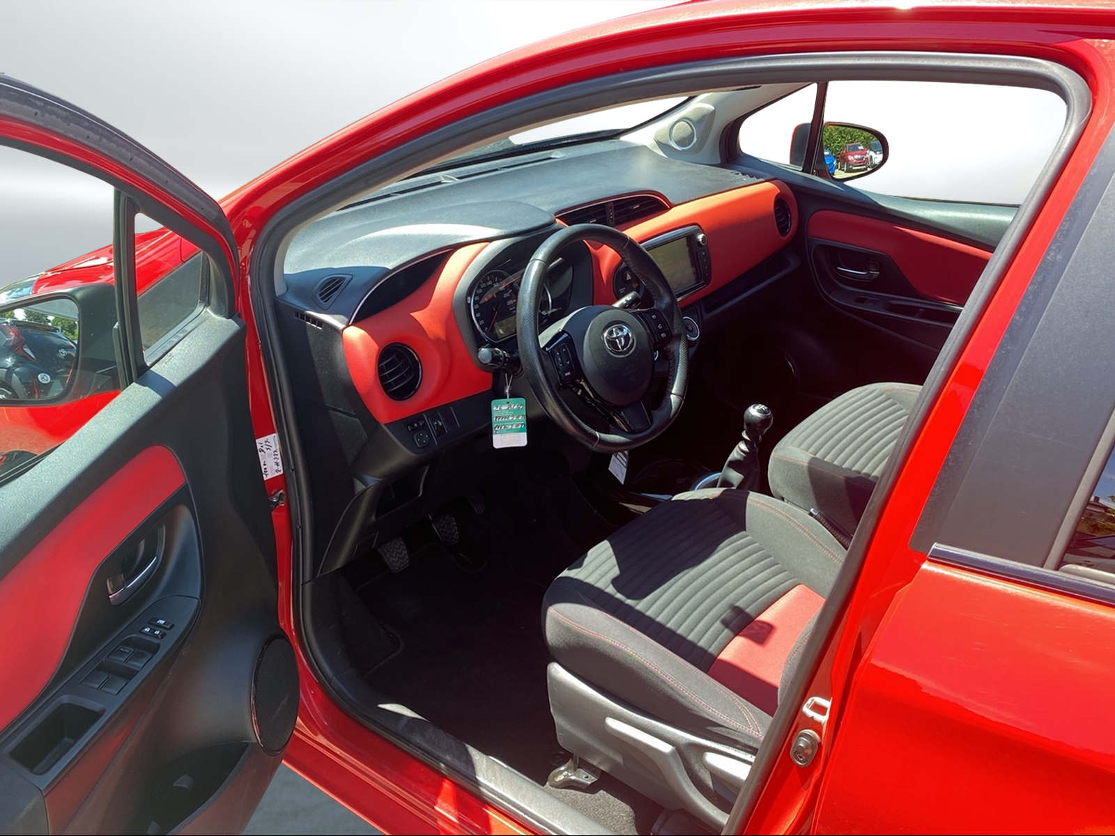 TOYOTA Yaris 1.33 Style-image-3