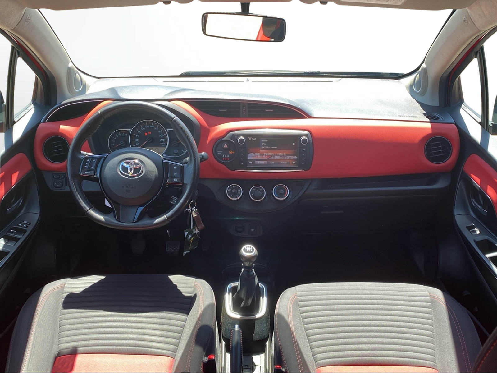 TOYOTA Yaris 1.33 Style-image-5
